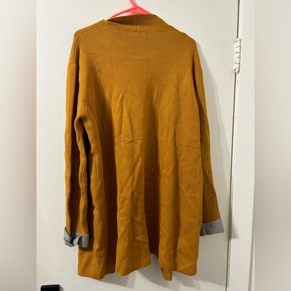 Comfy Cardigan that is great for work! - Picture 2 of 3